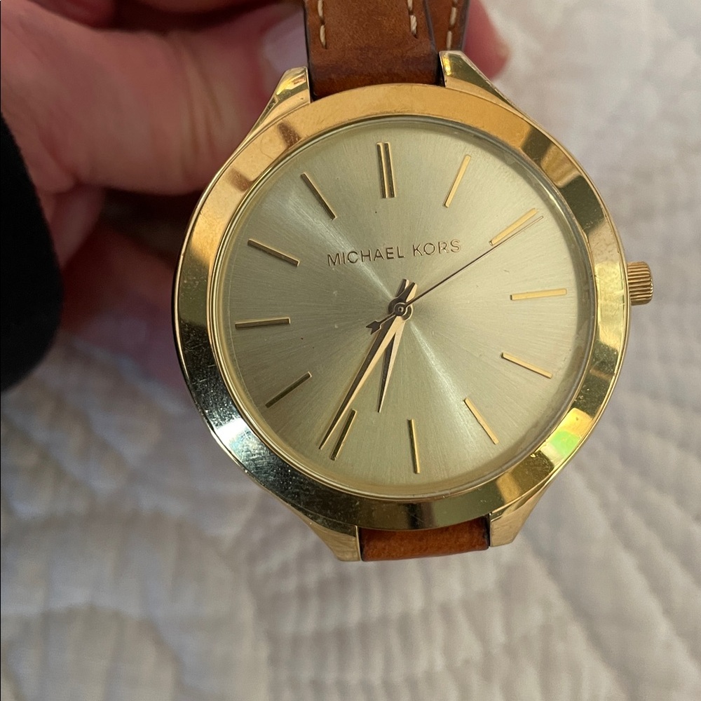 Michael Kors Watch Women MK-2256 42mm Gold Tone 
Leather Wrap 
Needs new battery
